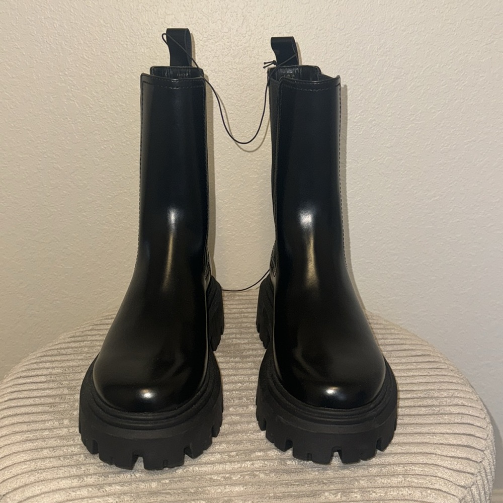 Stylish chunky heel winter boots